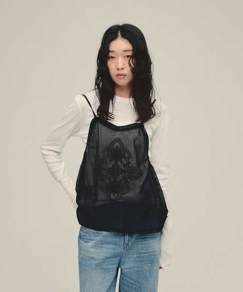 eL（エル）の「【eL】Mesh Lace Embroidery Cami/645575（キャミソール・レディース・オフホワイト/ブラック・FREE）」の2枚目の写真