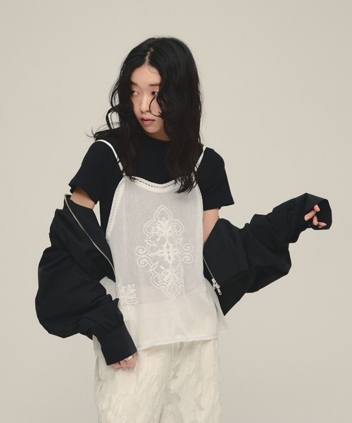 eL（エル）の「【eL】Mesh Lace Embroidery Cami/645575（キャミソール・レディース・オフホワイト/ブラック・FREE）」の4枚目の写真