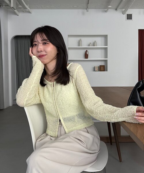 CAPRICIEUX LE'MAGE（カプリシューレマージュ）の「【mana企画】シャーリングホックブラウス（シャツ/ブラウス・レディース・ブラック/イエロー/ホワイト・FREE）」の3枚目の写真