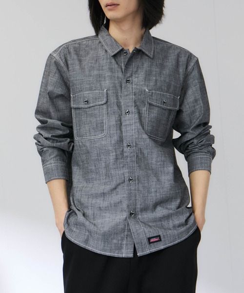 Mac-House(マックハウス)の「GENUINE Dickies コットンシャンブレー ダブルポケット 長袖ワークシャツ(シャツ/ブラウス・メンズ・オフホワイト/ブルー/ブラック・M/L/XL)」の2枚目の写真