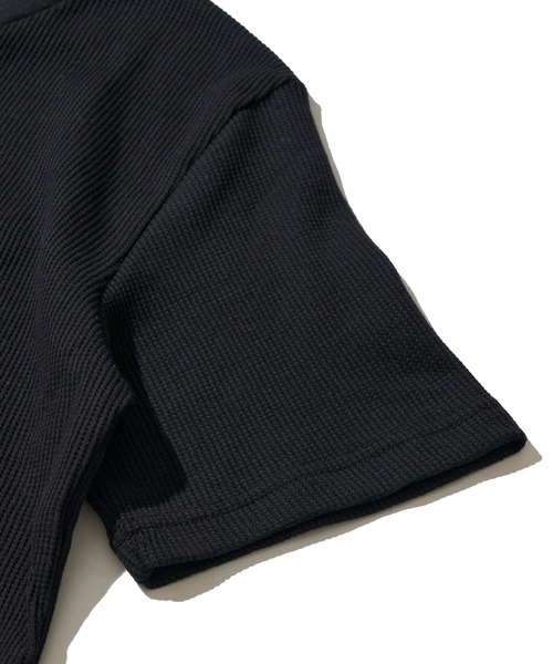 TETE HOMME(テットオム)の「展開店舗限定 サーマル ヘンリーネックショートスリーブTシャツ(Tシャツ/カットソー・メンズ・ホワイト/ブラック/ネイビー/グレー・MEDIUM/X-LARGE/LARGE)」の7枚目の写真