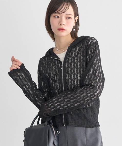 earth music&ecology(アースミュージックアンドエコロジー)の「レースパーカー(パーカー・レディース・ブラック/アイボリー・FREE)」の2枚目の写真