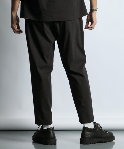 The DUFFER of ST.GEORGE（ザダファーオブセントジョージ）の「SUPER STRETCH TAPERED EASY PANTS：セットアップ対応 スーパーストレッチ テーパードイージーパンツ（スラックス・メンズ・ブラック/ブラウン/ネイビー・MEDIUM/LARGE/X-LARGE）」の11枚目の写真