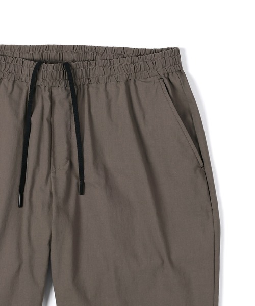 The DUFFER of ST.GEORGE（ザダファーオブセントジョージ）の「SUPER STRETCH TAPERED EASY PANTS：セットアップ対応 スーパーストレッチ テーパードイージーパンツ（スラックス・メンズ・ブラック/ブラウン/ネイビー・MEDIUM/LARGE/X-LARGE）」の16枚目の写真