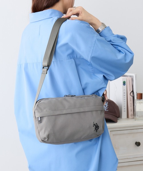 U.S. POLO ASSN.(ユーエスポロアッスン)の「【U.S. POLO ASSN.】スクエアショルダーバック USPA-2737(ショルダーバッグ・レディース・オフホワイト/ブルー/グレー/ブラック/ピンク/グリーン/レッド/ベージュ/イエロー/ネイビー・FREE)」の3枚目の写真