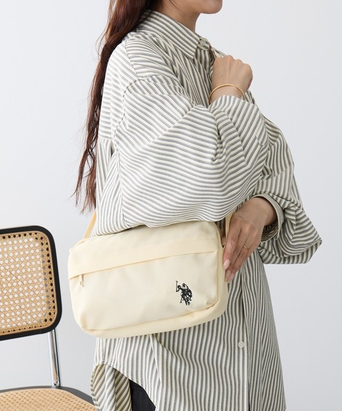 U.S. POLO ASSN.(ユーエスポロアッスン)の「【U.S. POLO ASSN.】スクエアショルダーバック USPA-2737(ショルダーバッグ・レディース・オフホワイト/ブルー/グレー/ブラック/ピンク/グリーン/レッド/ベージュ/イエロー/ネイビー・FREE)」の1枚目の写真