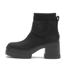 UGG（アグ）の「ショートブーツ（ブーツ）」