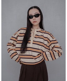 ボーダーカットソー/ヘンリーネックデザイン × クロップド丈ルーズシルエット