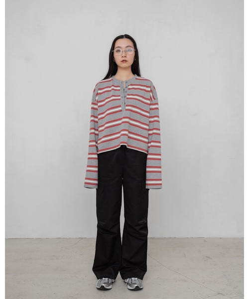 YOOU(ユー)の「ボーダーカットソー/ヘンリーネックデザイン × クロップド丈ルーズシルエット(Tシャツ/カットソー・レディース・グレー/ベージュ/ブラウン・FREE)」の9枚目の写真