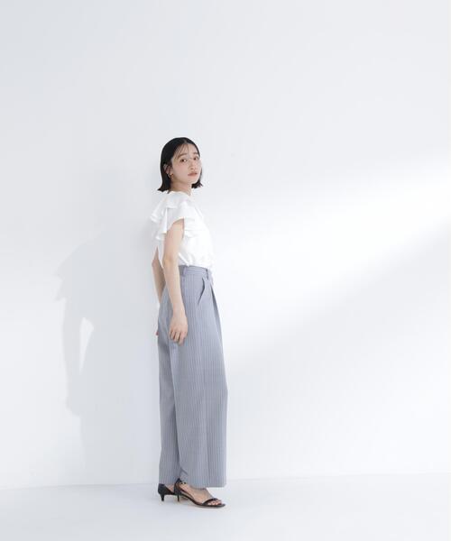 NATURAL BEAUTY BASIC（ナチュラルビューティーベーシック）の「スクエアネックフリルブラウス（シャツ/ブラウス・レディース・ネイビー/ピンク/オフホワイト・ﾌﾘ-）」の12枚目の写真