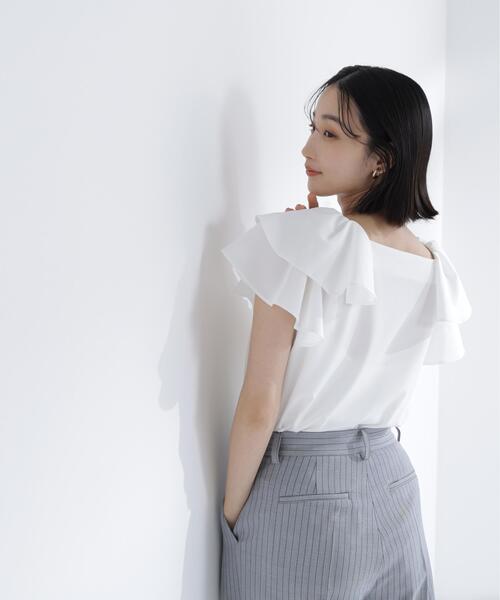 NATURAL BEAUTY BASIC（ナチュラルビューティーベーシック）の「スクエアネックフリルブラウス（シャツ/ブラウス・レディース・ネイビー/ピンク/オフホワイト・ﾌﾘ-）」の13枚目の写真