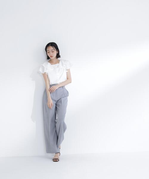 NATURAL BEAUTY BASIC（ナチュラルビューティーベーシック）の「スクエアネックフリルブラウス（シャツ/ブラウス・レディース・ネイビー/ピンク/オフホワイト・ﾌﾘ-）」の16枚目の写真
