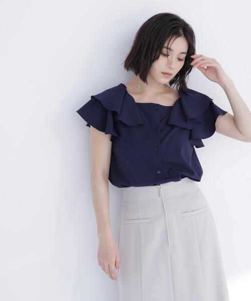 NATURAL BEAUTY BASIC（ナチュラルビューティーベーシック）の「スクエアネックフリルブラウス（シャツ/ブラウス・レディース・ネイビー/ピンク/オフホワイト・ﾌﾘ-）」の4枚目の写真