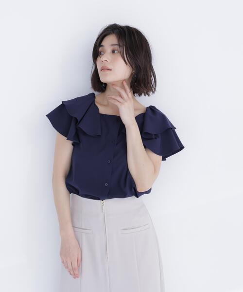 NATURAL BEAUTY BASIC（ナチュラルビューティーベーシック）の「スクエアネックフリルブラウス（シャツ/ブラウス・レディース・ネイビー/ピンク/オフホワイト・ﾌﾘ-）」の6枚目の写真