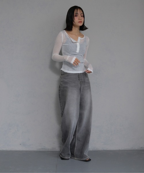 cheriella(シェリエラ)の「【cheriella】シアーリブヘンリーネックトップス SHEER RIB HENLEY NECK TOP(Tシャツ/カットソー・レディース・オフホワイト/ブラック/グレー・FREE)」の22枚目の写真