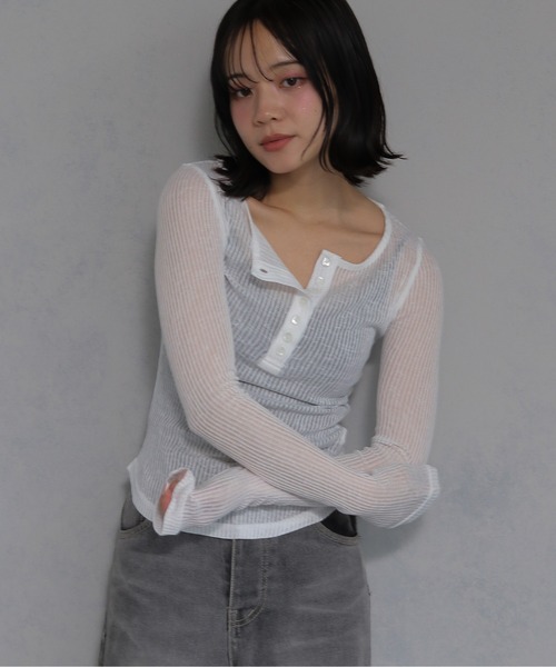 cheriella(シェリエラ)の「【cheriella】シアーリブヘンリーネックトップス SHEER RIB HENLEY NECK TOP(Tシャツ/カットソー・レディース・オフホワイト/ブラック/グレー・FREE)」の16枚目の写真