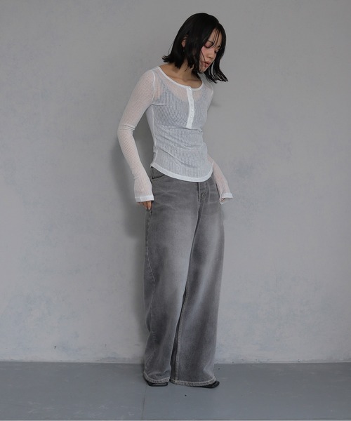 cheriella(シェリエラ)の「【cheriella】シアーリブヘンリーネックトップス SHEER RIB HENLEY NECK TOP(Tシャツ/カットソー・レディース・オフホワイト/ブラック/グレー・FREE)」の8枚目の写真