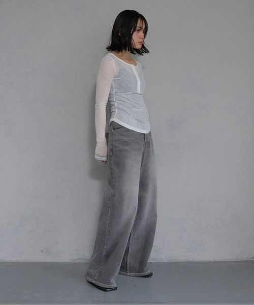 cheriella(シェリエラ)の「【cheriella】シアーリブヘンリーネックトップス SHEER RIB HENLEY NECK TOP(Tシャツ/カットソー・レディース・オフホワイト/ブラック/グレー・FREE)」の9枚目の写真