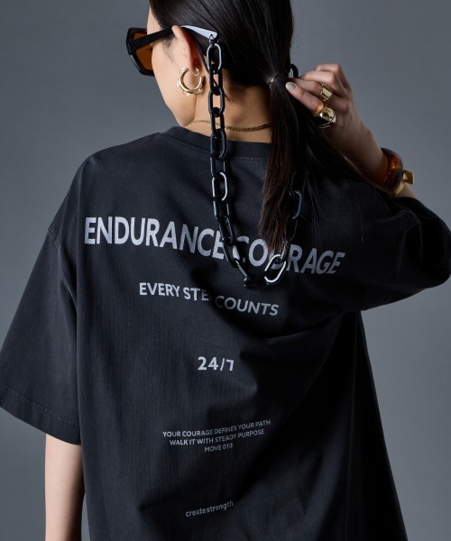GEVS.(ジェイヴィス)の「綿100%ロゴプリントチュニックTシャツ<大きいサイズ有>GEVS.(その他トップス・レディース・オフホワイト/ブラック/ベージュ・M/L/LL/3L/4L/5L)」の2枚目の写真
