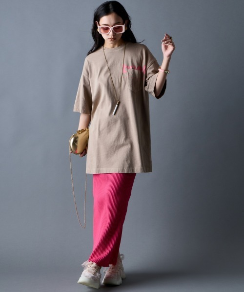 GEVS.(ジェイヴィス)の「綿100%ロゴプリントチュニックTシャツ<大きいサイズ有>GEVS.(その他トップス・レディース・オフホワイト/ブラック/ベージュ・M/L/LL/3L/4L/5L)」の4枚目の写真