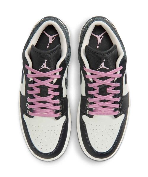 JORDAN BRAND(ジョーダンブランド)の「エア ジョーダン 1 LOW SE ウィメンズシューズ / Air Jordan 1 Low SE Women's Shoes II0595-001 Anthracite(スニーカー・レディース・スミクロ・23.5/24.5/25.5/22.5/23/24/25/26/22)」の4枚目の写真