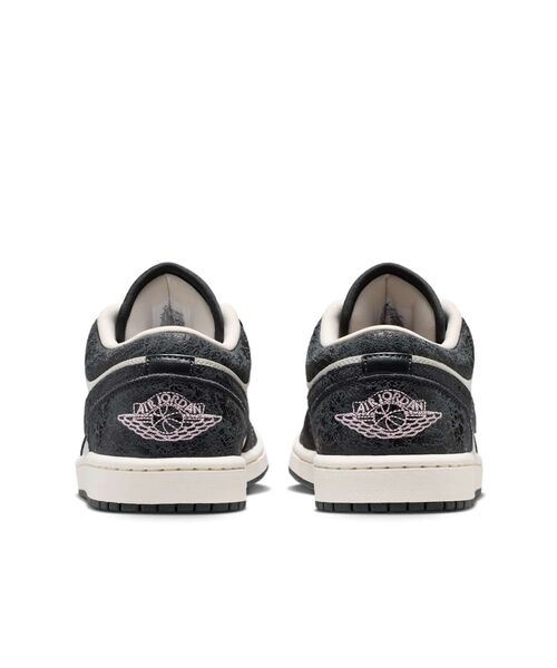 JORDAN BRAND(ジョーダンブランド)の「エア ジョーダン 1 LOW SE ウィメンズシューズ / Air Jordan 1 Low SE Women's Shoes II0595-001 Anthracite(スニーカー・レディース・スミクロ・23.5/24.5/25.5/22.5/23/24/25/26/22)」の6枚目の写真