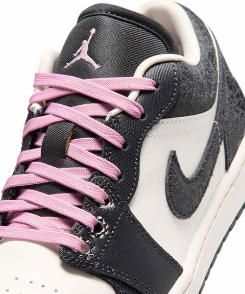JORDAN BRAND(ジョーダンブランド)の「エア ジョーダン 1 LOW SE ウィメンズシューズ / Air Jordan 1 Low SE Women's Shoes II0595-001 Anthracite(スニーカー・レディース・スミクロ・23.5/24.5/25.5/22.5/23/24/25/26/22)」の7枚目の写真