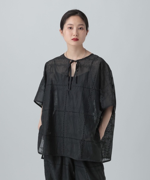 LEPSIM(レプシィム)の「オーガンジーポンショブラウス 639388(シャツ/ブラウス・レディース・オフホワイト/ブラック・FREE)」の22枚目の写真