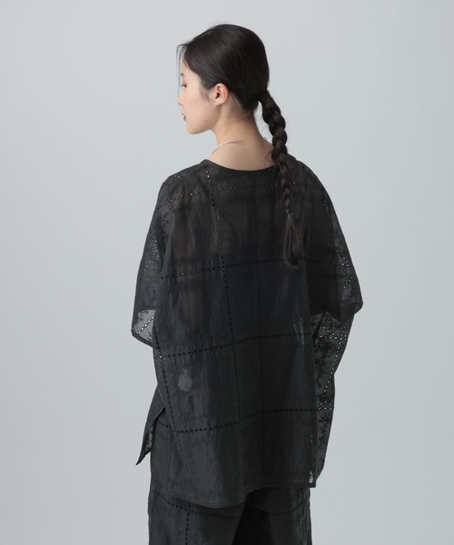 LEPSIM(レプシィム)の「オーガンジーポンショブラウス 639388(シャツ/ブラウス・レディース・オフホワイト/ブラック・FREE)」の4枚目の写真