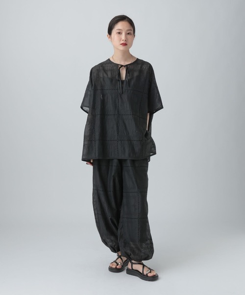 LEPSIM(レプシィム)の「オーガンジーポンショブラウス 639388(シャツ/ブラウス・レディース・オフホワイト/ブラック・FREE)」の5枚目の写真