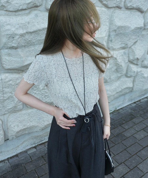 LAULEN(ローレン)の「little dot shirring tops /リトルドットシャーリングトップス(Tシャツ/カットソー・レディース・ブラック/オートミール・FREE)」の2枚目の写真