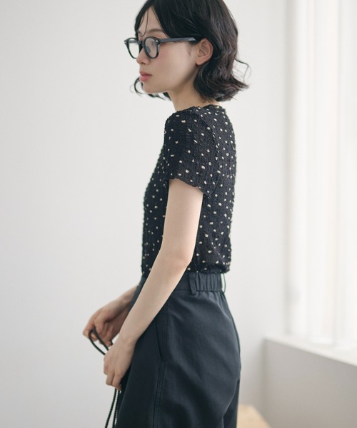 LAULEN(ローレン)の「little dot shirring tops /リトルドットシャーリングトップス(Tシャツ/カットソー・レディース・ブラック/オートミール・FREE)」の4枚目の写真