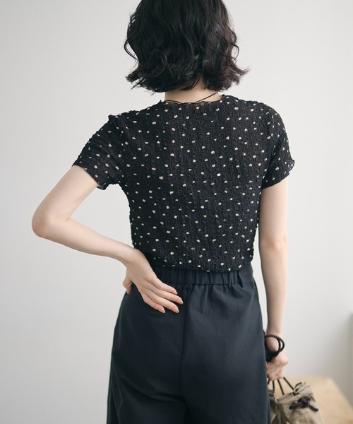 LAULEN(ローレン)の「little dot shirring tops /リトルドットシャーリングトップス(Tシャツ/カットソー・レディース・ブラック/オートミール・FREE)」の5枚目の写真