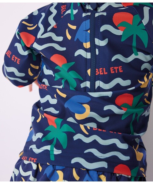 PETIT BATEAU（プチバトー）の「プリントラッシュガード（水着・キッズ・ブルー系その他・18MONTH/24MONTH/36MONTH/12MONTH）」の3枚目の写真