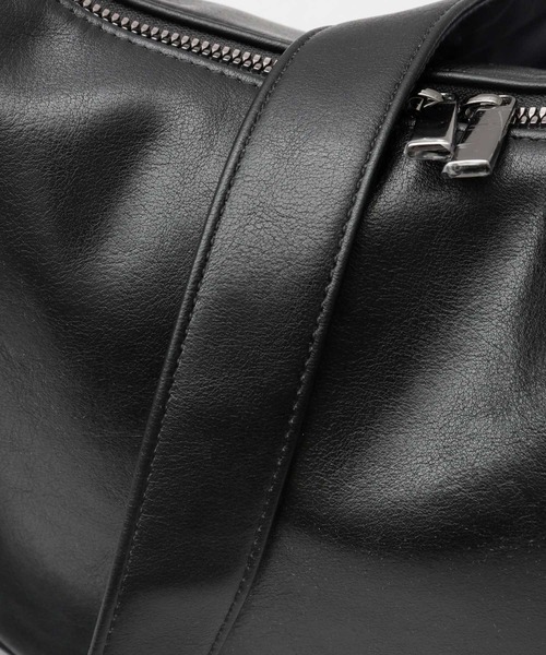 fulcro(フルクロ)の「レザー調 ハーフムーン ショルダーバッグ A5・PET収納対応 自立型 arch S アーチS(ショルダーバッグ・メンズ・ブラック/ダークブラウン・FREE)」の15枚目の写真