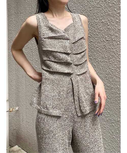 MURUA(ムルーア)の「【セットアップ対応】ペプラムニットタンク 夏服(タンクトップ・レディース・ベージュ/ブラック・FREE)」の4枚目の写真