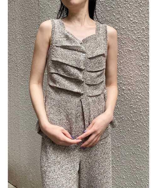 MURUA(ムルーア)の「【セットアップ対応】ペプラムニットタンク 夏服(タンクトップ・レディース・ベージュ/ブラック・FREE)」の5枚目の写真