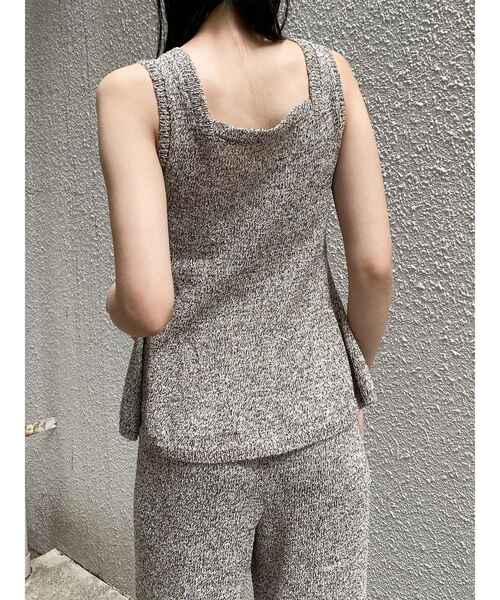 MURUA(ムルーア)の「【セットアップ対応】ペプラムニットタンク 夏服(タンクトップ・レディース・ベージュ/ブラック・FREE)」の8枚目の写真