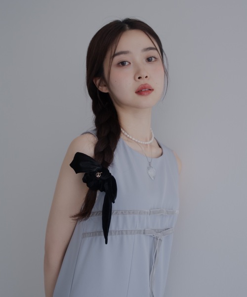 JUMELLE(ジュメロ)の「ベルベットリボンシュシュ(シュシュ・レディース・ベージュ/ブラック・FREE)」の3枚目の写真