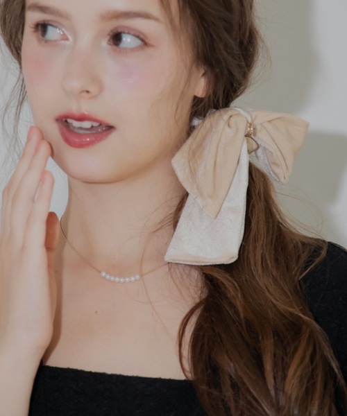 JUMELLE(ジュメロ)の「ベルベットリボンシュシュ(シュシュ・レディース・ベージュ/ブラック・FREE)」の8枚目の写真