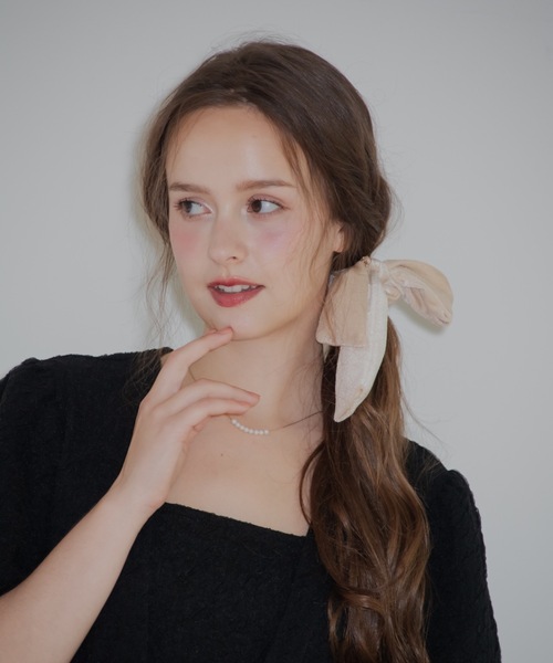 JUMELLE(ジュメロ)の「ベルベットリボンシュシュ(シュシュ・レディース・ベージュ/ブラック・FREE)」の12枚目の写真