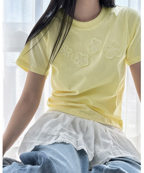 ammy.(エイミードット)の「【 ammy. / エイミードット 】 フラワー パッチ デザイン Tシャツ(Tシャツ/カットソー・レディース・イエロー/ブルー/チャコールグレー・FREE)」の4枚目の写真