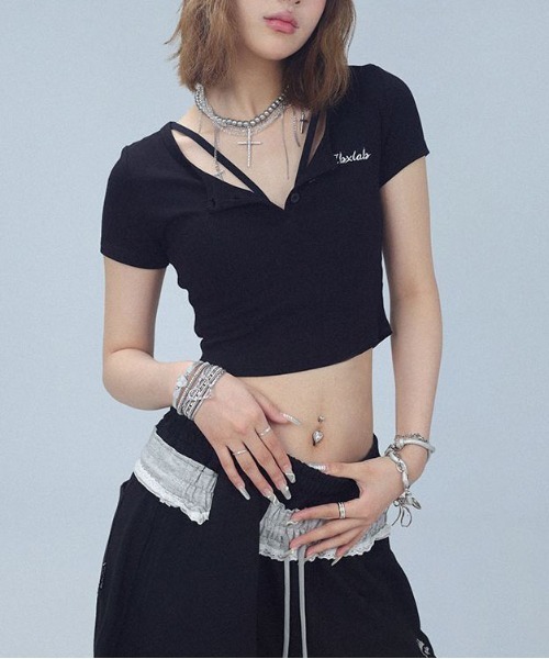 &soiree(アンドソワレ)の「ヘンリーネックワンポイントロゴチビT(Tシャツ/カットソー・レディース・杢グレー/ブラック・X-LARGE/LARGE/MEDIUM/SMALL)」の3枚目の写真