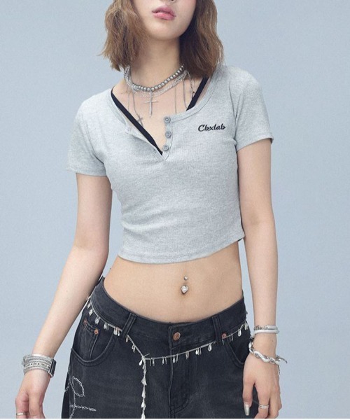 &soiree(アンドソワレ)の「ヘンリーネックワンポイントロゴチビT(Tシャツ/カットソー・レディース・杢グレー/ブラック・X-LARGE/LARGE/MEDIUM/SMALL)」の5枚目の写真