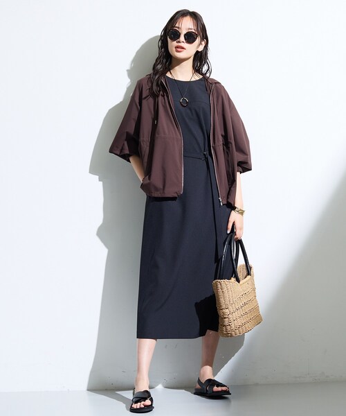INDIVI(インディヴィ)の「【華奢見え】ベルト付きナローワンピース(ワンピース・レディース・ダークオリーブ/ブラック/レンガ・38/40/36/13/05/15 /19)」の6枚目の写真