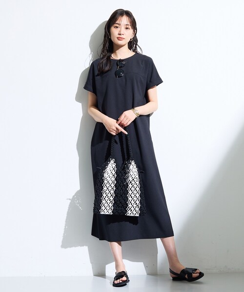INDIVI(インディヴィ)の「【華奢見え】ベルト付きナローワンピース(ワンピース・レディース・ダークオリーブ/ブラック/レンガ・38/40/36/13/05/15 /19)」の7枚目の写真