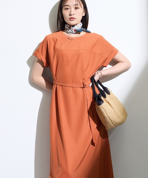 INDIVI(インディヴィ)の「【華奢見え】ベルト付きナローワンピース(ワンピース・レディース・ダークオリーブ/ブラック/レンガ・38/40/36/13/05/15 /19)」の14枚目の写真