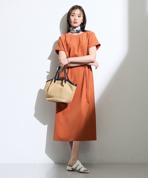 INDIVI(インディヴィ)の「【華奢見え】ベルト付きナローワンピース(ワンピース・レディース・ダークオリーブ/ブラック/レンガ・38/40/36/13/05/15 /19)」の15枚目の写真