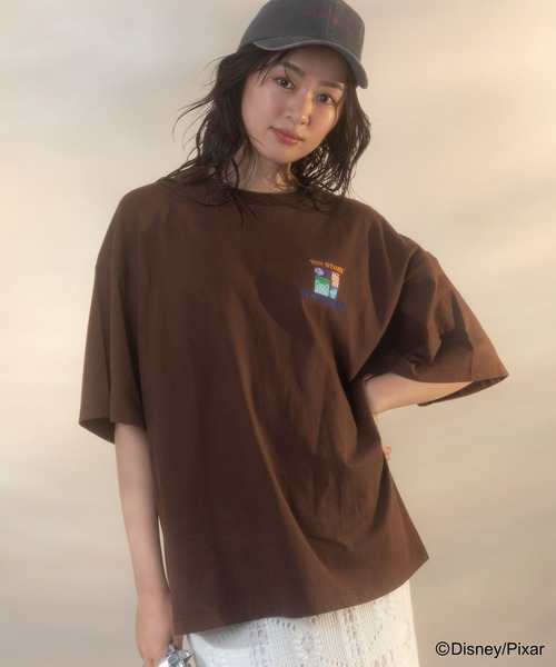 Green　Parks（グリーンパークス）の「トイストーリー/バックプリントTシャツ（Tシャツ/カットソー・レディース・ブラウン/オフホワイト・FREE）」の5枚目の写真