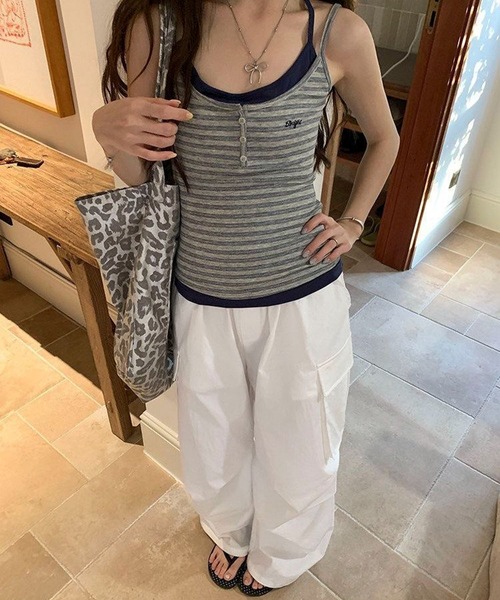 AVYL(アヴィル)の「マルチボーダーヘンリーネックキャミソール(タンクトップ・レディース・グレー・M)」の2枚目の写真